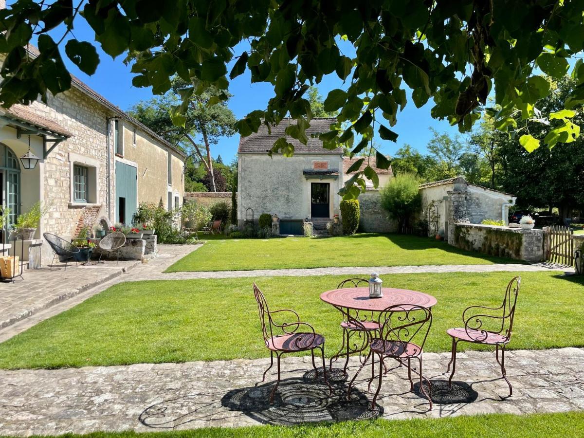 Apartamento La Pierre Levée Montigny-sur-Loing Exterior foto